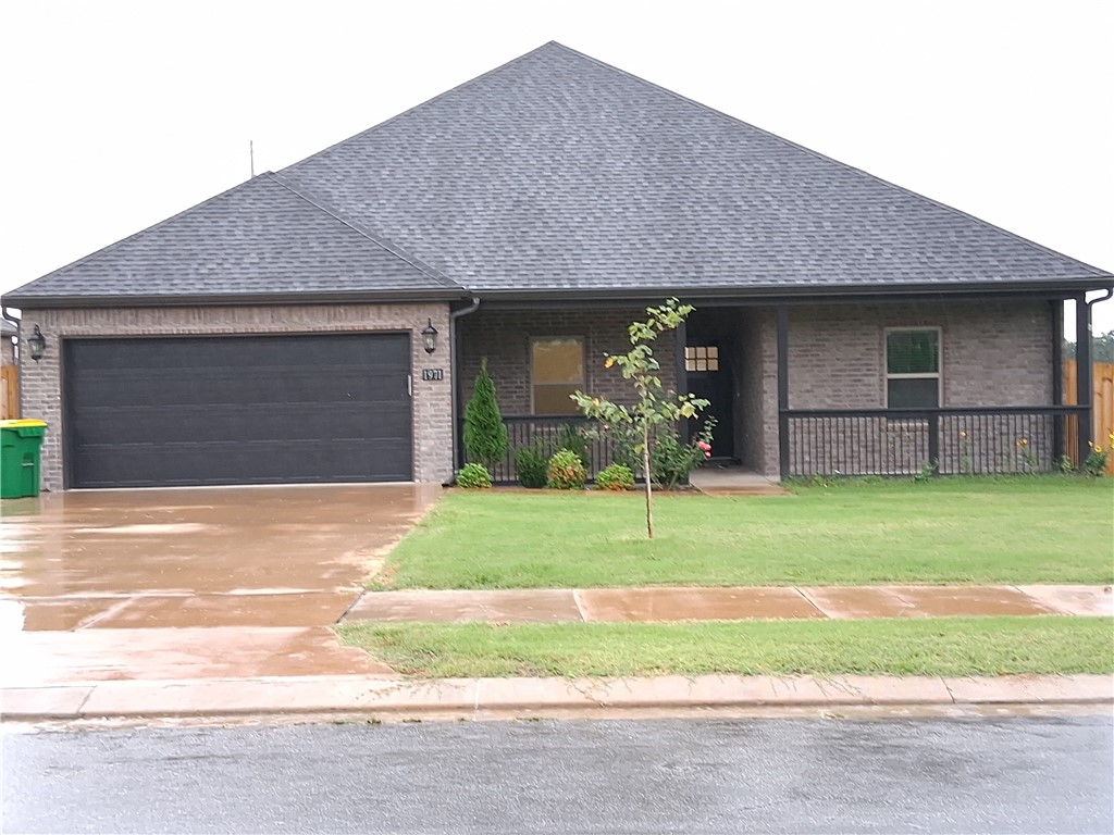 Well maintained property featuring a functional floor plan. 4 bedrooms, 2 full baths, and a fenced backyard. Located near schools, shopping and XNA Airport.