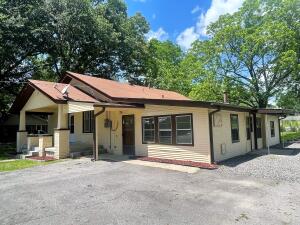 Completely remodeled home conveniently located minutes from ATU campus and downtown. With just under 2000sqft you have multiple options for bedrooms/multiple living areas, or a 1 bedroom/1 bath suite with its own entry from main house.