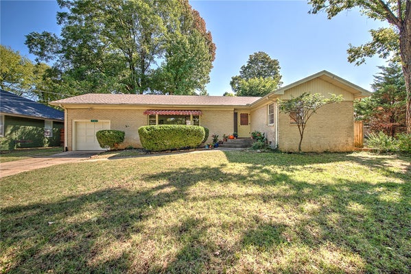 724 N WASHINGTON AVE, FAYETTEVILLE, AR 72701 - Image 52d9bb4ee7cc8c494cf515ca53b5a00a/591133322