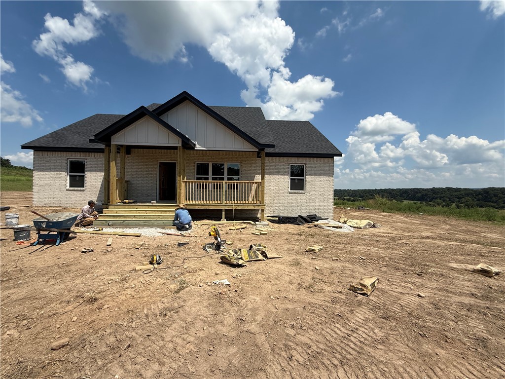 1,613+/- SQ FT 3 bed 2 bath new construction on 4.09+/- beautiful acres. Gorgeous views and green pasture makes this property a perfect place to start a hobby farm! Also listed with additional land mls#1309392