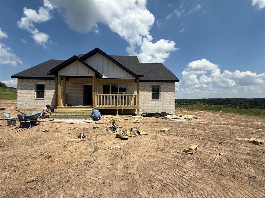 1,613+/- SQ FT 3 bed 2 bath new construction on 4.09+/- beautiful acres. Gorgeous views and green pasture makes this property a perfect place to start a hobby farm! Also listed with additional land mls#1309392