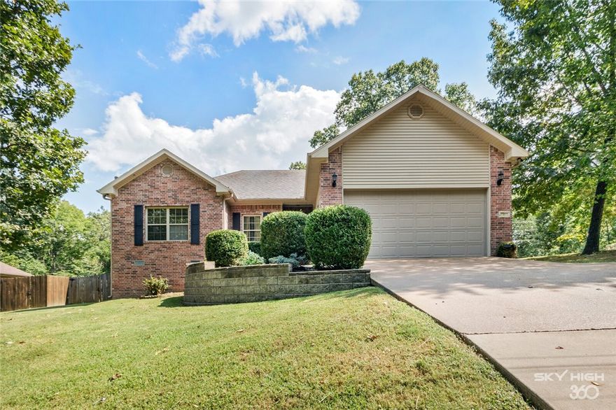A Bella Vista beauty!  The open floor plan allows for great use of space and entertaining while the covered deck over looks huge, mostly level back yard.  Located near Lake Windsor and right off Chelsea, you'll have great access to Bella Vista, Bentonville, and Centerton.  Professional cleaning has already been done, so it's ready to move in and make it your own!