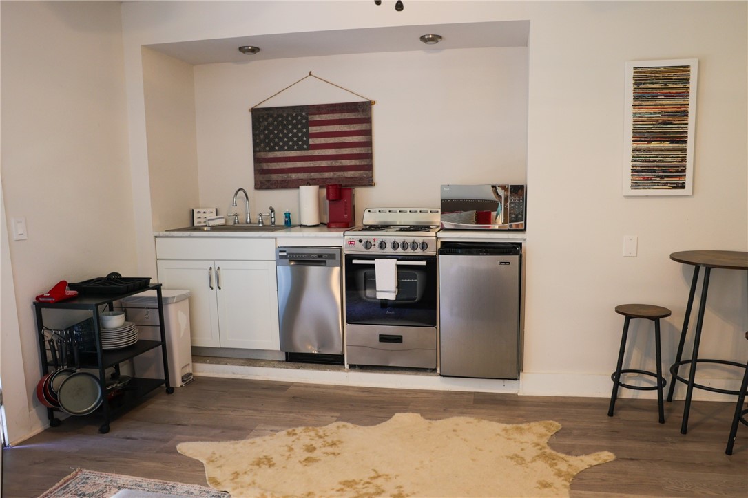 Redwick Sub Bvv - Residential Lease