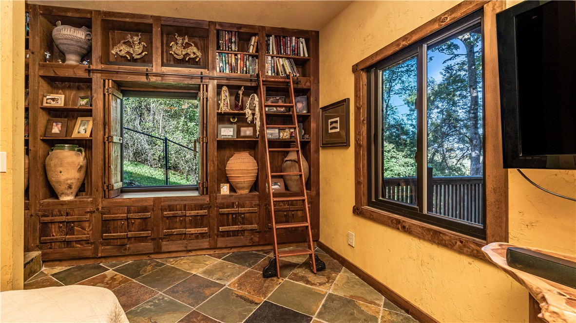 Unit 6 Holiday Island - Residential