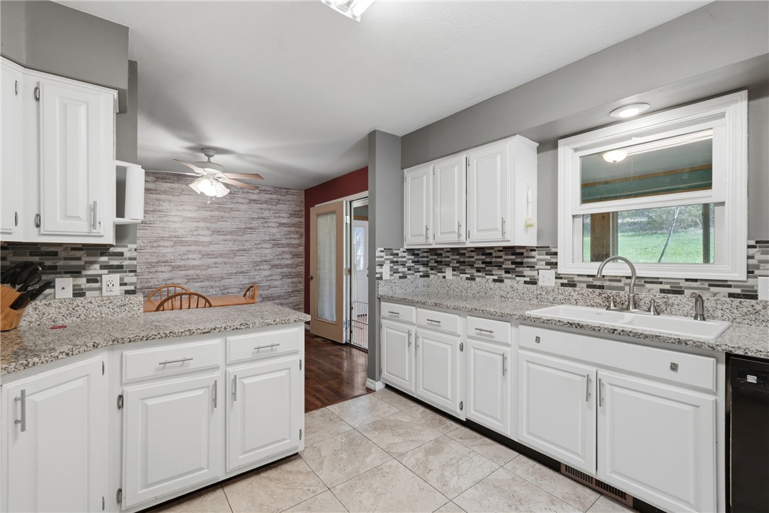 UNIT 5 HOLIDAY ISLAND - Residential