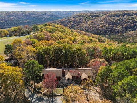 Photo of 188 Hummingbird Lane, Eureka Springs, AR 72632 (MLS # 1327018)