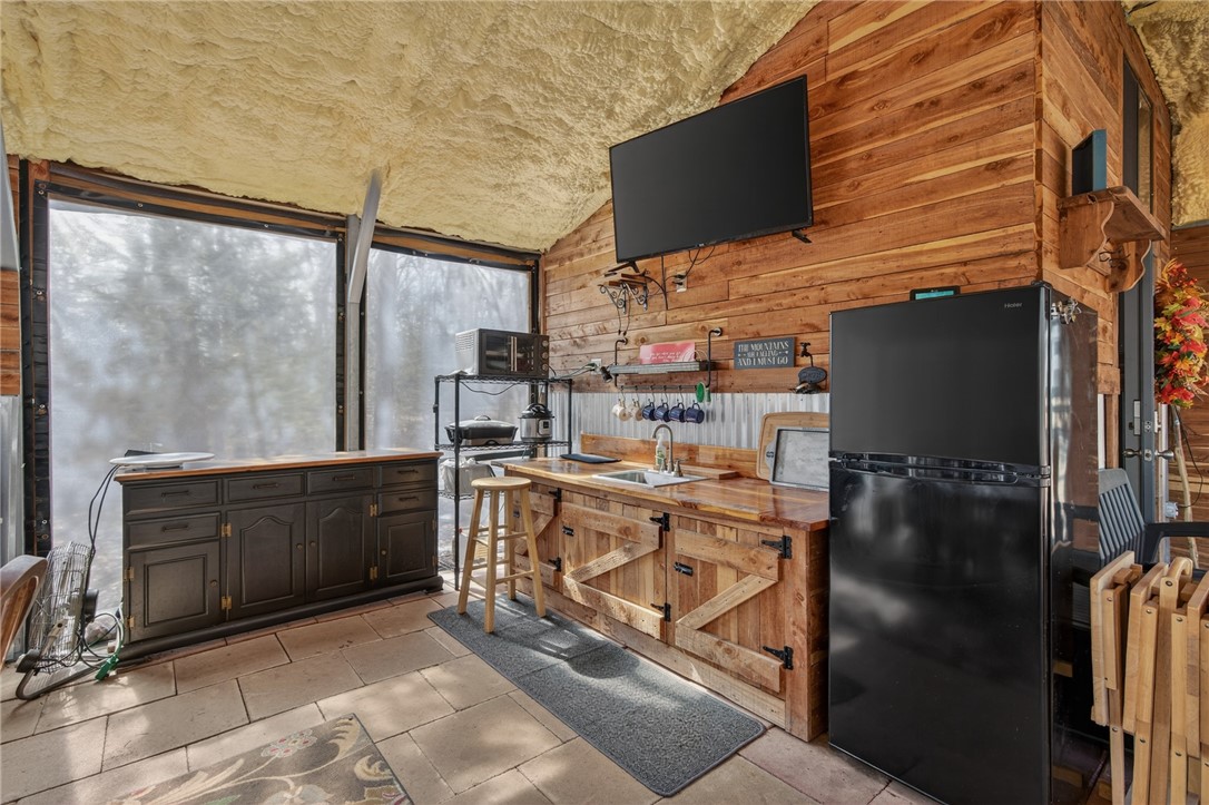 Collum West Ph V - Land