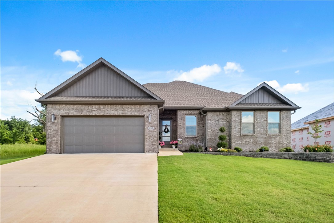 Photo 1 of 32 — 832 E Buchanan Street, Prairie Grove, AR 72753
