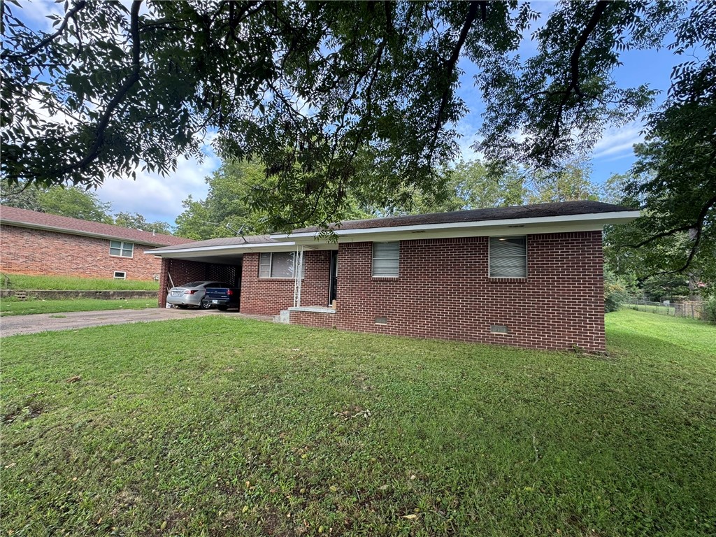 Cozy 2 bedrooms, 1.5 bath home with a living room, kitchen, breakfast area, and utility room. Nice backyard for outdoor space. being sold As-Is, ready for your updates and ideas.