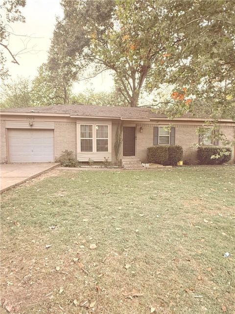 Photo of 1309 N Erie Avenue, Russellville, AR 72801 (MLS # 1326053)