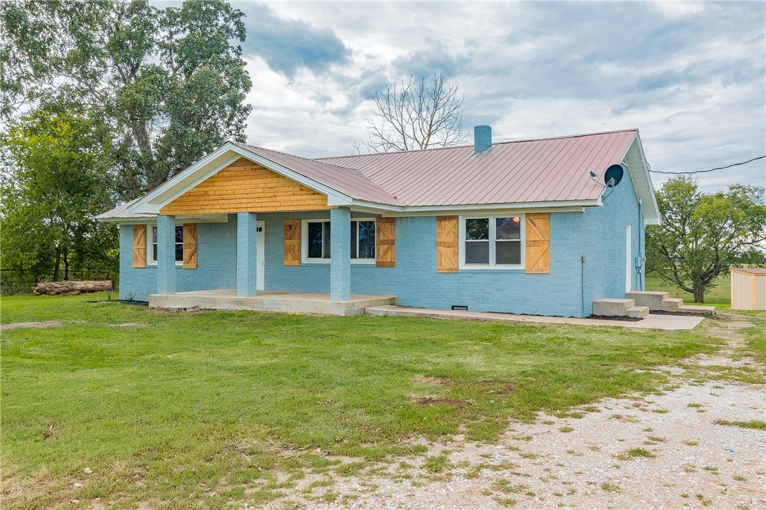 Country Living at its best! Completely Updated House sitting on over an acre. This home is move in ready and has been updated with fresh Interior and Exterior paint, refinished wood floors in living room & hallway, new tile in wet areas & carpet in bedrooms. Brand New HVAC, Hot Water Heater, granite counter tops, stainless steal appliances, fixtures, faucets, tiled showers and more. Lots of privacy yet just 10 minutes from down town Gravette. Gorgeous view and a perfect place to enjoy the sunset!