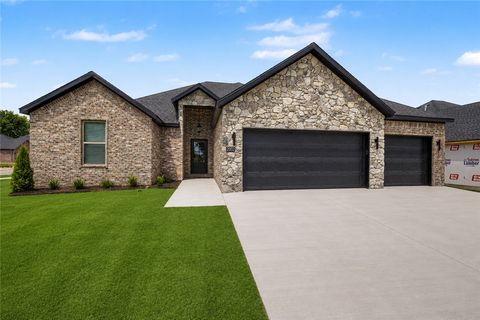 Photo of 2002 N Dagan Street, Siloam Springs, AR 72761 (MLS # 1356628)