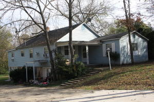 4 Plex: One -2 bedroom unit and Three- 1 bedroom units. Convenient location. All utilities paid.