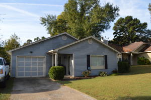 What a jewel! This lovely West Russellville 3 bed/ 2 bath home is move in ready and has so many great features including a cozy fireplace, fenced yard, nice laundry room, garage, and more! It really is a must see with a price that will let you breathe easy!