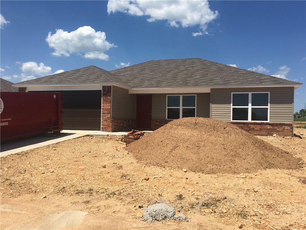 Amazing deal on 1422sf Brand New 3br 2ba Home. This Home comes with a 10yr warranty.