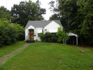 Two bdrms, in town, walk to the square or Jr. High. Investors or first-time home buyers. Needs some TLC but clean and comfortable.