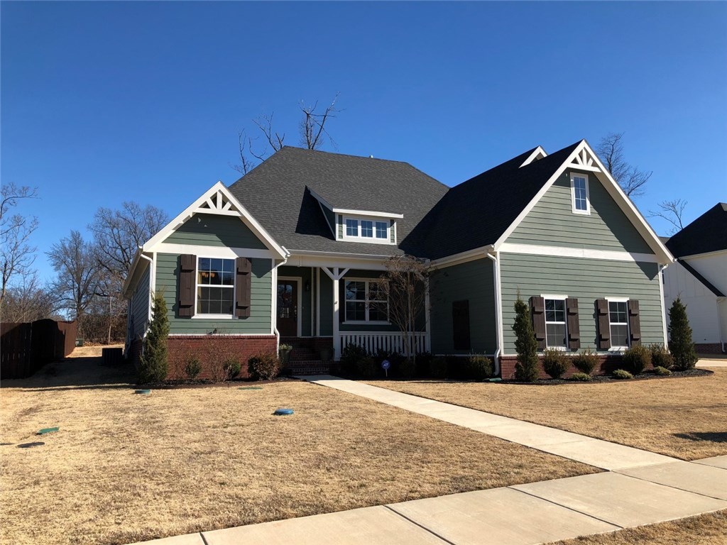 Gorgeous home, better than new in Hyde Park. Kitchen with granite and stainless steel appliances opens to the eat-in breakfast area and looks out into the large living area with fireplace, built-in shelves and lots of windows toward the large covered patio. Upstairs you have a full bath, large bonus room, 3 bedrooms and Jack and Jill bath. Large backyard, fence to have one gate, fenced on sides of house and Down one side. No back fence.