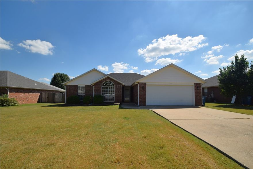 Great Bentonville Location! Walkable to Bentonville High & Sam's Home Office.  Just minutes to new Wal-Mart campus and downtown Bentonville! This 3 bedroom, 2 bath all brick home has cathedral ceiling in living area with fireplace. Large living space, split bedroom plan, fenced back yard, storage shed. New Stainless kitchen appliances. Owner must approve pets and additional deposit will apply. No smoking.