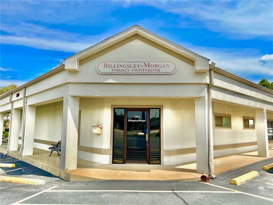 Great location in the heart of Bentonville, with over 25,000 vehicles passing this location everyday! Just Northwest of the Downtown Bentonville Square and Walmart’s Home Office. Surrounded by many retail, office, and commercial spaces. Walkable distance to Razorback Greenway Trail System, dining, entertainment and recreational activities! Space is currently being used as an office.