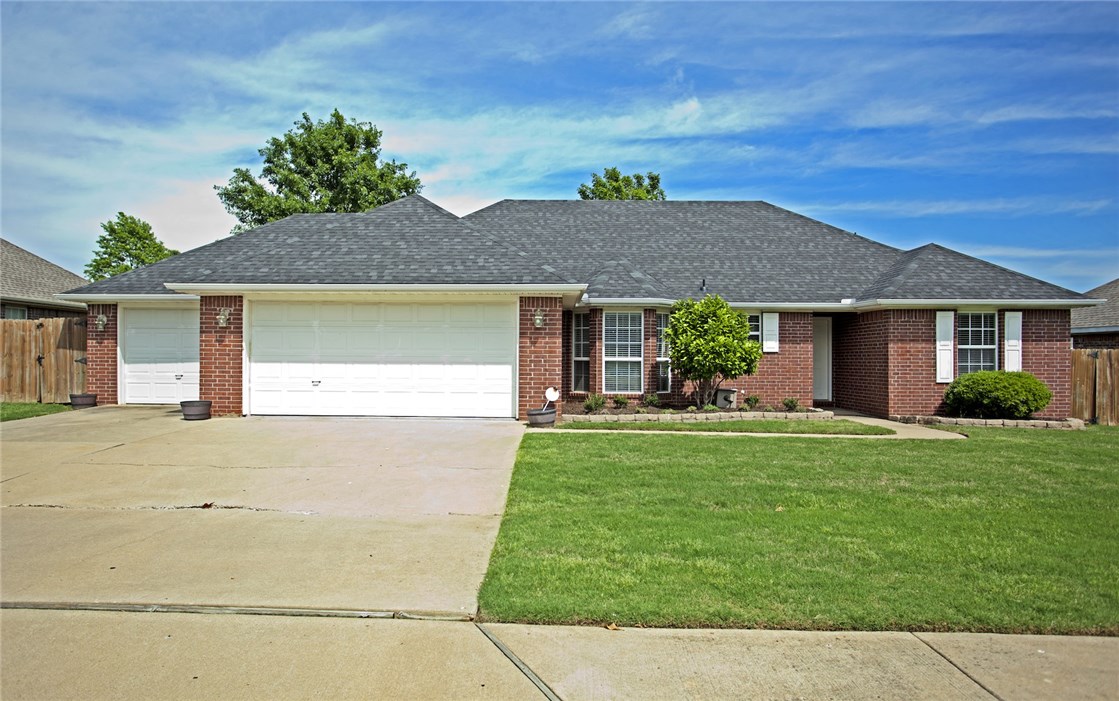 LOCATION! Located in the prairie meadows subdivision. Rare 3 car garage with updated carpet, paint and landscaping. Roof, AC, water heater all updated within the last 5 years. This house won't last long.