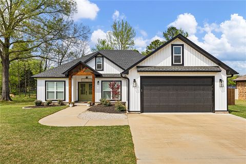 1814 Janie Francis Lane Russellville AR 72801