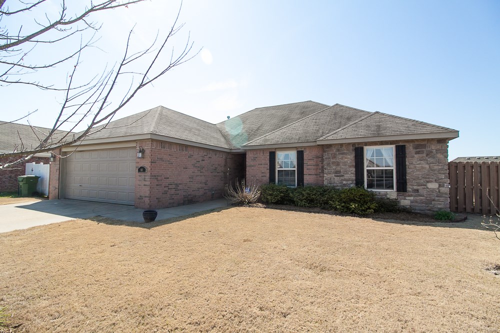 This is an immaculate move in ready home! Home features 3 bedrooms, 2, baths, open split floor plan, with closets everywhere.