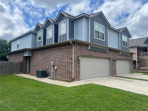 Photo of 1211 N Sicily Lane, Fayetteville, AR 72704 (MLS # 1331928)