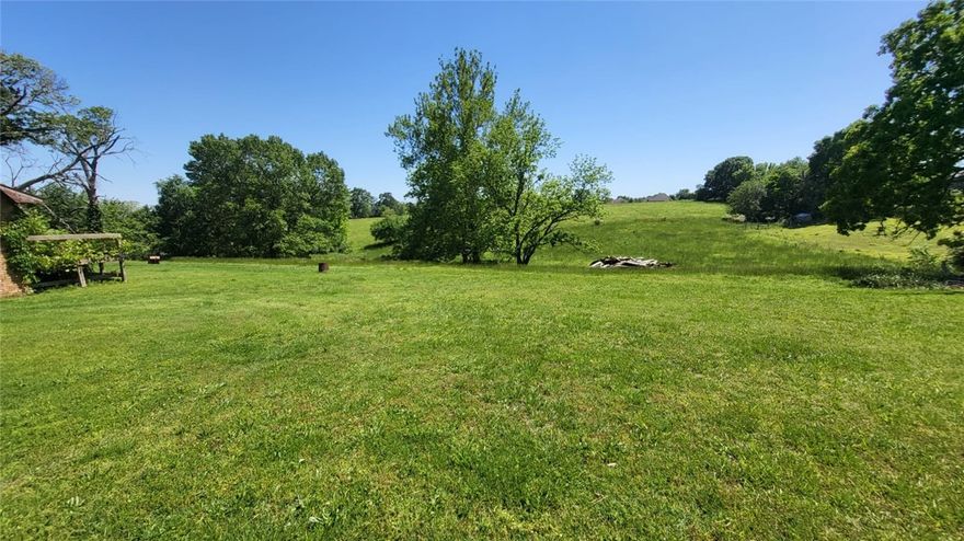 Prime property on an idyllic country road just minutes from Pinnacle, Bentonville and the rest that Benton county has to offer. House is of solid construction and offers good potential for remodeling and updating. The four acres of gorgeous pasture with a view in this location are unique. Viewings during open house, please.