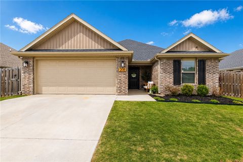 Photo of 208 S Nightfall Avenue, Farmington, AR 72730 (MLS # 1343937)