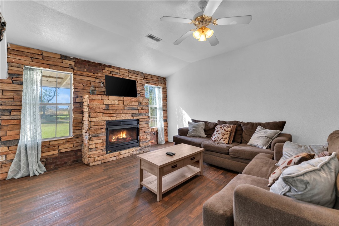 GIVENS PLACE-PEA RIDGE - Residential