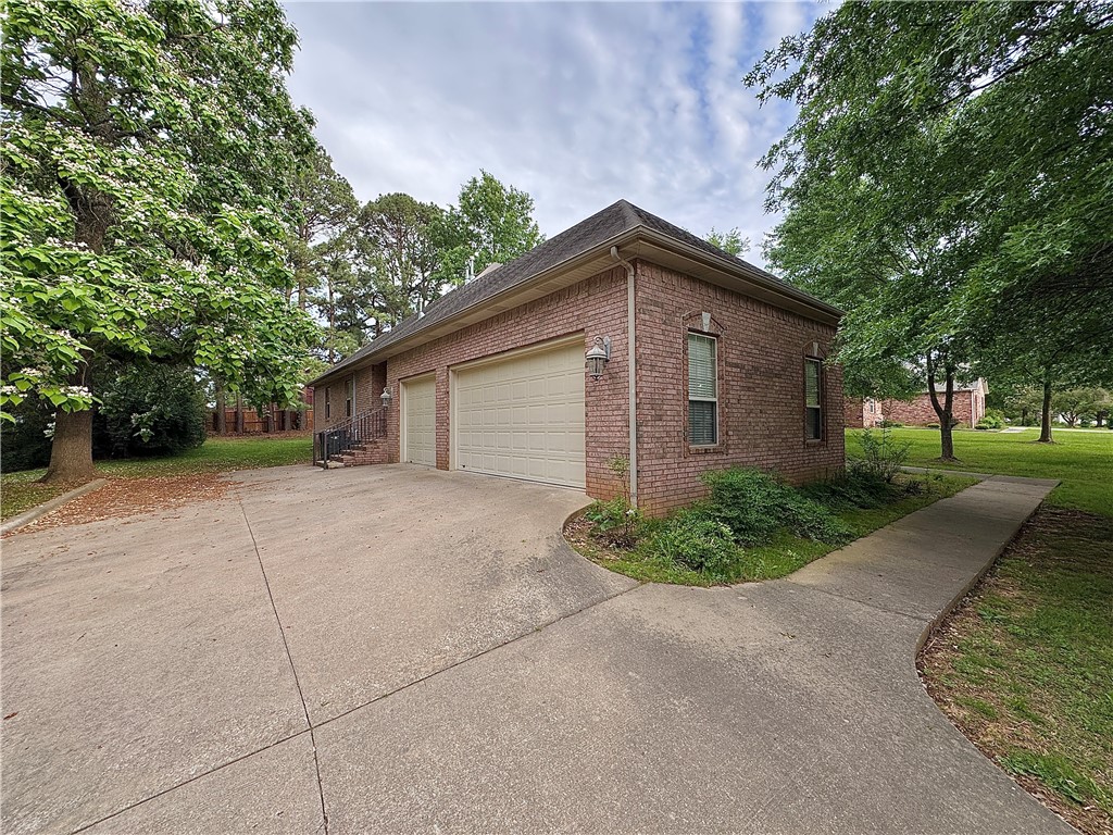Country Club Estates - Residential Lease