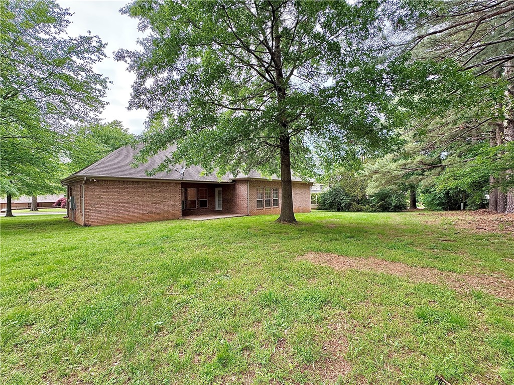 Country Club Estates - Residential Lease