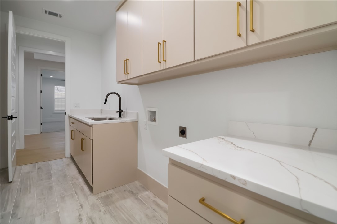 SOARING AT SCISSORTAIL SUB-ROGERS - Residential