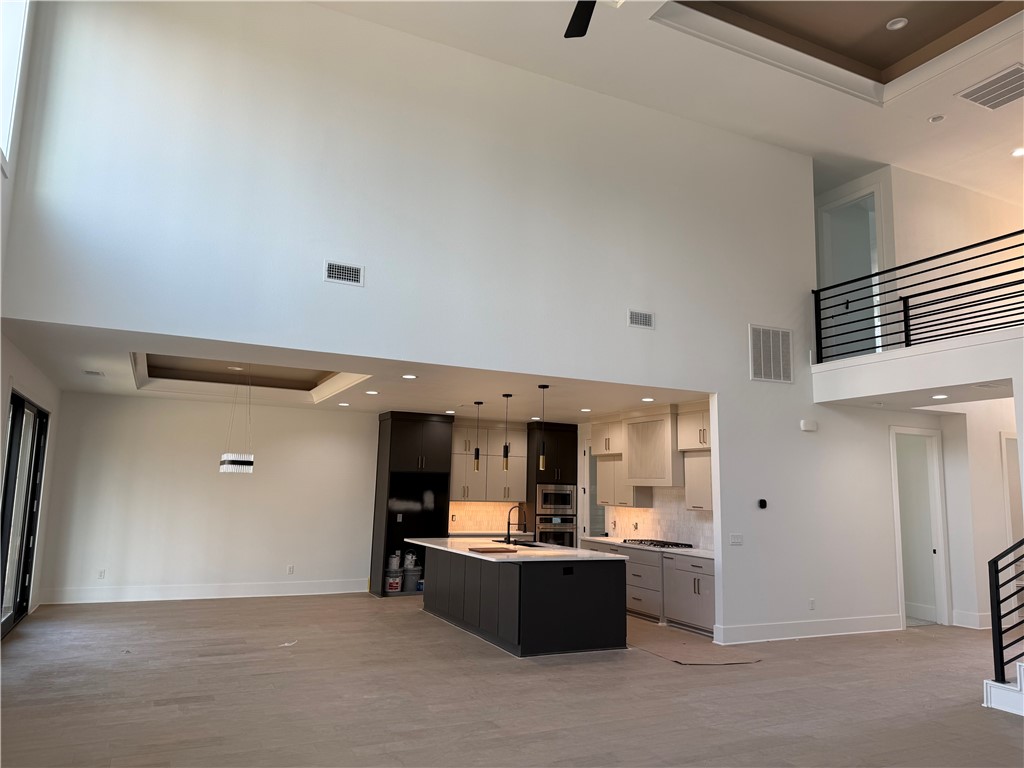 SOARING AT SCISSORTAIL SUB-ROGERS - Residential