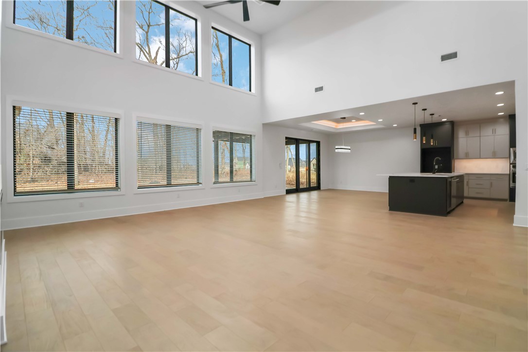 SOARING AT SCISSORTAIL SUB-ROGERS - Residential