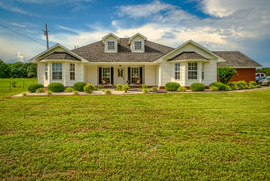 Peaceful country living just minutes from town! With .75 acres, 3 bedrooms, 2 baths and over 1750 sq ft, there's plenty of room to spread out and enjoy the quiet setting! New HVAC unit installed June 2018. This very well maintained home features a large living area, trey ceilings, crown molding, split floor plan with a large private master suite with a walk in closet & an open kitchen/dining room that opens out onto the covered back patio...a perfect spot for entertaining guests both inside & out.