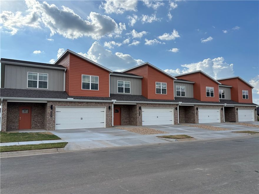 HIGHPOINTE!!! Beautiful New Construction Townhome in Pea Ridge!!! 3 bedrooms 2 1/2 baths, Master on main level. Wood style flooring throughout. Kitchen features custom cabinets, stainless appliances, granite counters, large pantry. Living room has high ceiling and is open to the kitchen and access to the back covered patio. Master bedroom includes walk in shower double sinks and large closet. Upstairs has 2 large bedrooms and 1 full bath, bonus room/office and additional storage room, garage is insulated and included an insulated garage door. Lawncare is included.