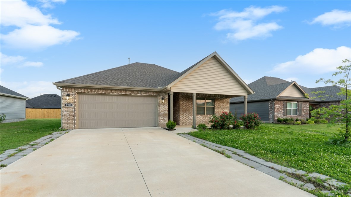 Check out this 3 bedroom, 2 bath home with large bedrooms, gas fireplace in living room, granite counters. Access to beautiful community pool, clubhouse and park. Close to schools, shopping centers. Perfect for your family!
We DO NOT ADVERTISE ON CRAIGSLIST. We do not advertise on Craigslist, Facebook Marketplace, Letgo, or Social Serve.
Please note: We do not accept cats. Accepting one dog weighing 20 lbs or less.
S.A.F.E. Property Management residents are enrolled in the Resident Benefits Package (RBP) for $35.00/month which includes liability insurance, credit building to help boost the residentās credit score with timely rent payments, up to $1M Identity Theft Protection, HVAC air filter delivery...etc.