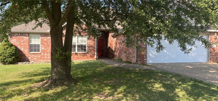 Great location in Centerton! Brick 3 bedroom, 2 bath. Fresh paint, LVP flooring and carpet in bedrooms. Gas log fireplace in living room. Eat in kitchen with pantry and formal dining area. Main bedroom has whirlpool tub and large walk-in closet. Beautiful large fenced in back yard with covered patio.