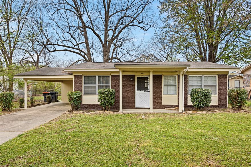 Charming 2-bedroom, 1 bath home with a fenced-in backyard, located near schools and the park. A cute and cozy place to call home!