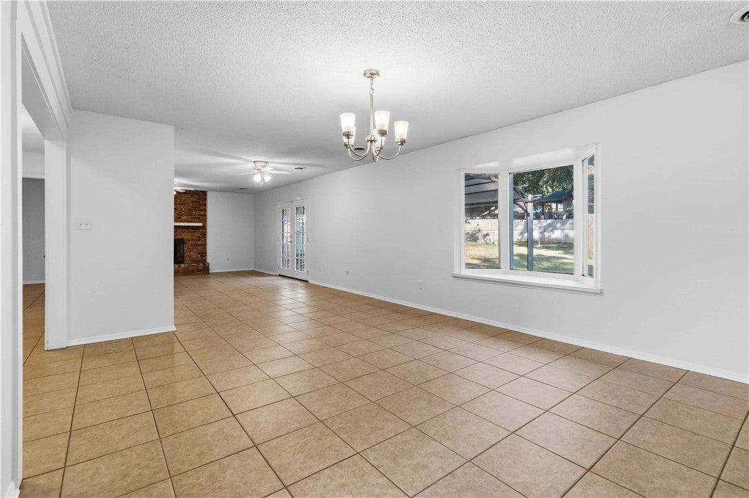 2440 E Magnolia Drive