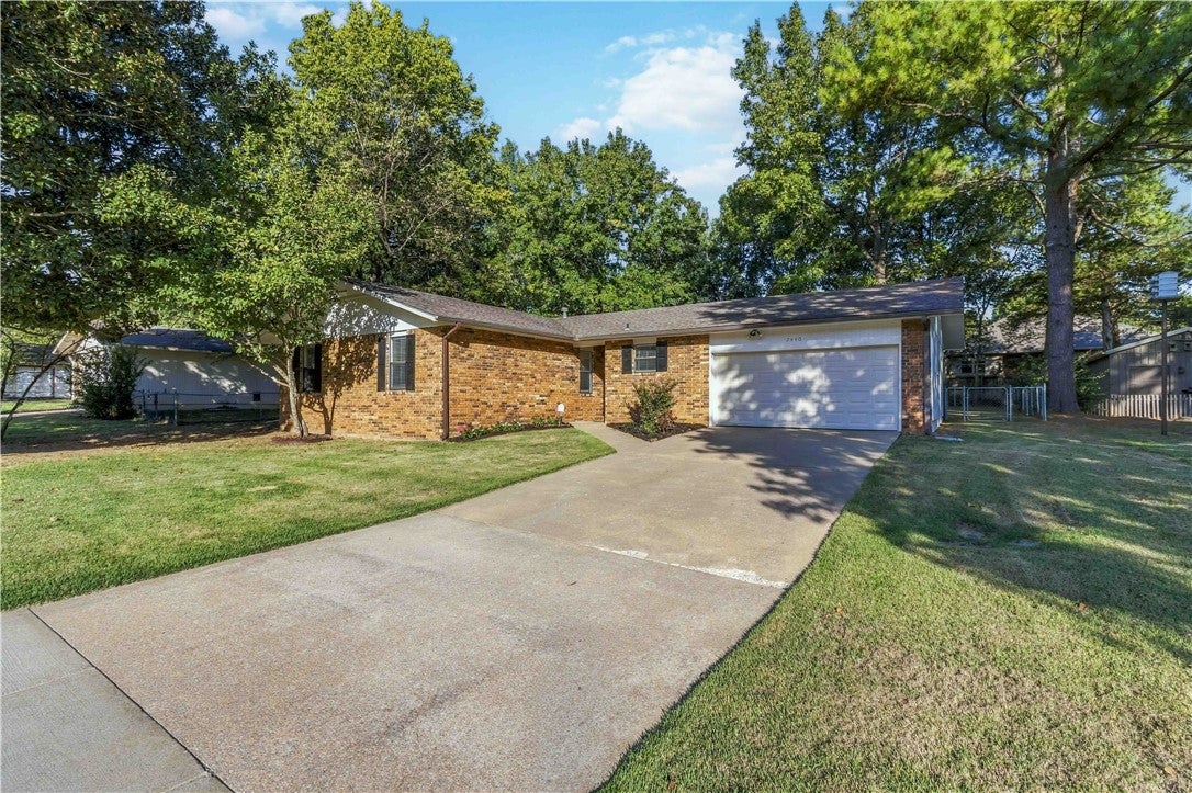 2440 E Magnolia Drive