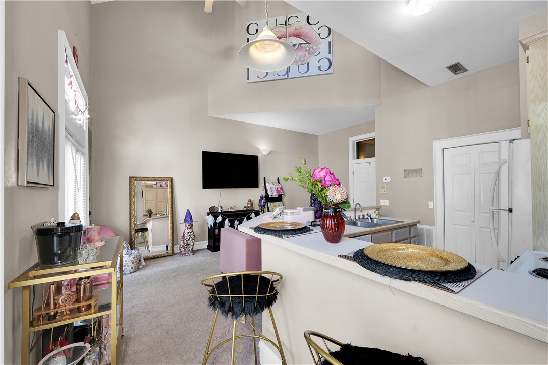 Campbell Ave Condos Hpr - Residential