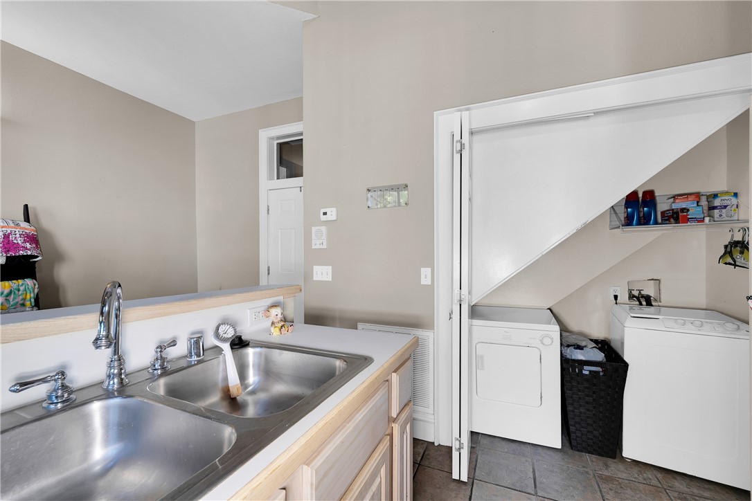 Campbell Ave Condos Hpr - Residential