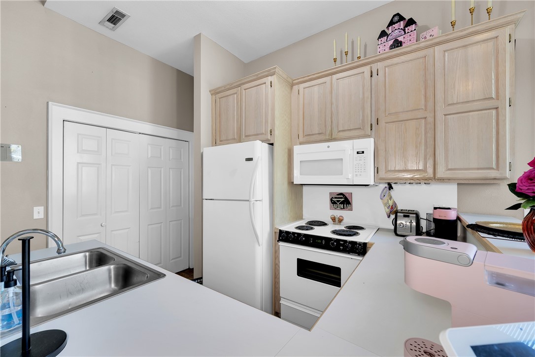 Campbell Ave Condos Hpr - Residential