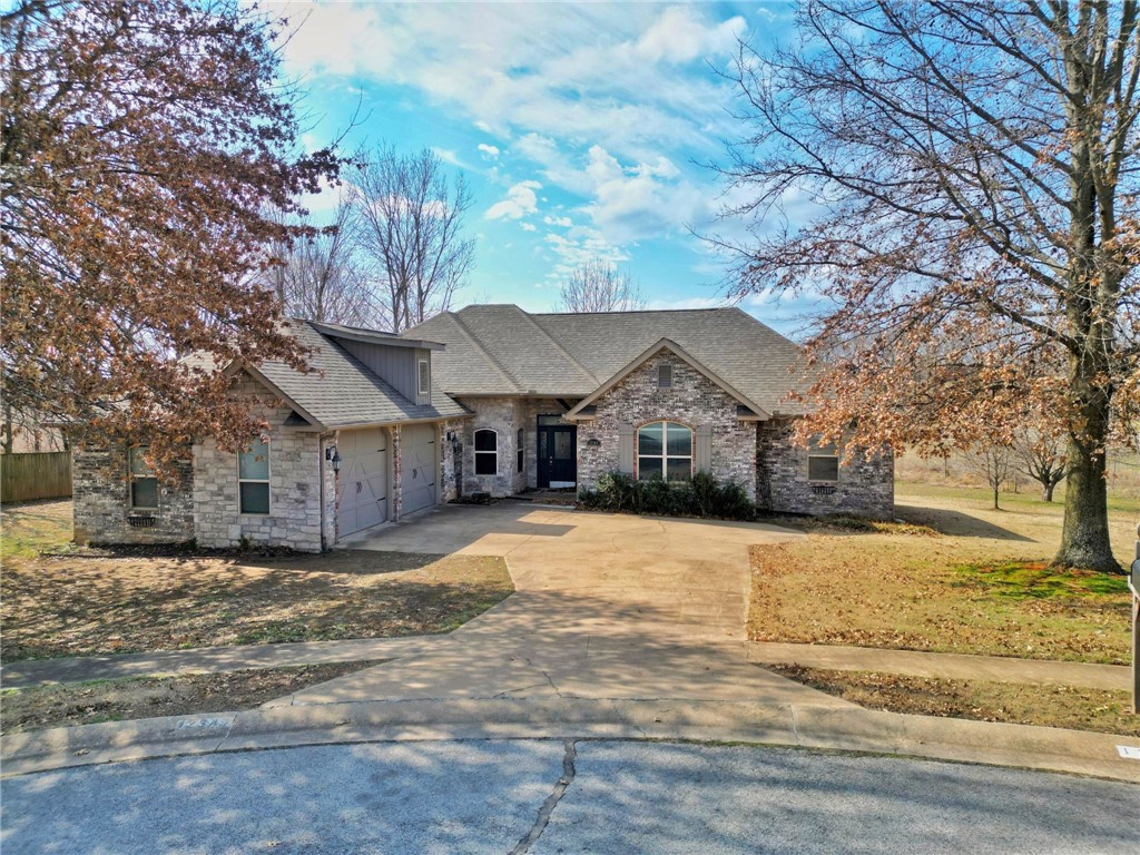 Welcome to 12349 La Costa Cir, a beautiful 2,304 sq. ft. brick home nestled at the end of a peaceful cul-de-sac in a well-established neighborhood. Built in 2004, this 3-bedroom, 3-bath gem offers a spacious living space with a large backyard, perfect for outdoor activities and relaxation. Discover a beautifully designed kitchen where style meets functionality. A central island with a sleek built-in stovetop offers the perfect space for cooking and casual dining. Modern finishes and thoughtful lighting create a warm, inviting atmosphere, ideal for memorable meals and cozy gatherings.
The primary suite is oversized with large walk-in closets, while each additional bedroom provides ample space and storage. Step outside to the cozy wooden deck in the backyard, ideal for morning coffee or evening gatherings.
Donāt miss out on this rare find in Farmington! Schedule your private showing today.