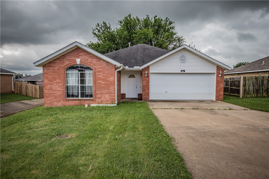 Great 3 bedroom 2 bath home for lease in Centerton! Home features: fireplace, eat-in-kitchen, fenced backyard, walk-in-closet in the master bedroom, split bedroom plan and ready to move in! Schedule your showing today!