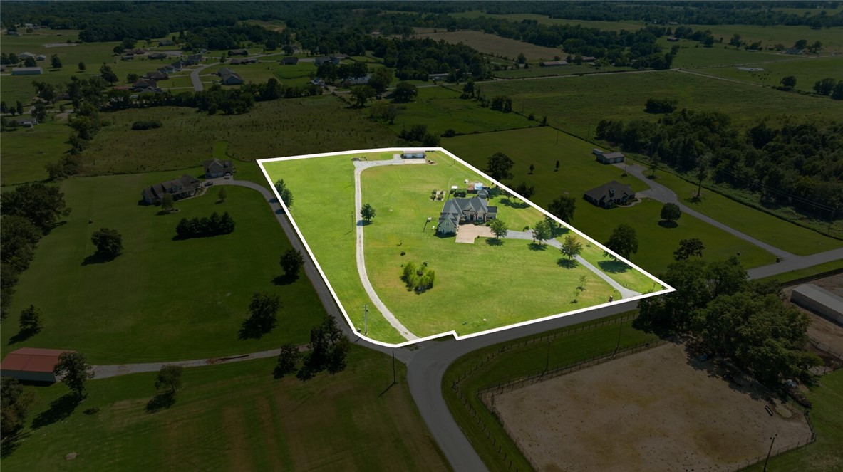 Country close to town - your home - Residential