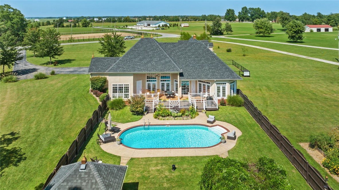 Country close to town - your home - Residential