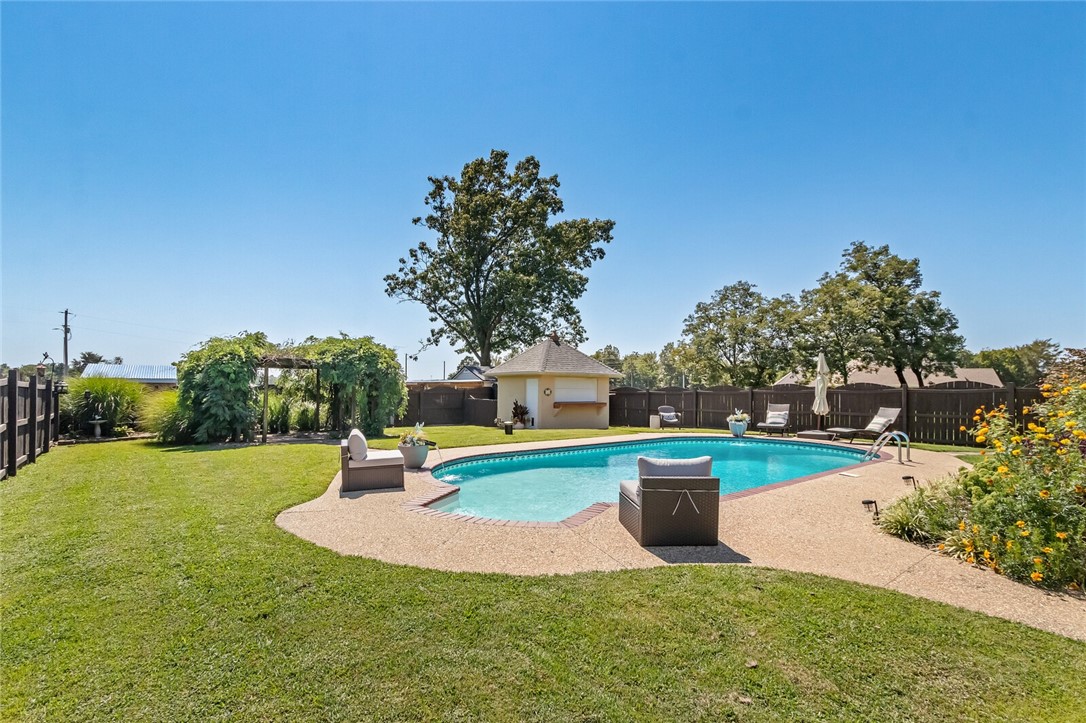 Country close to town - your home - Residential